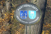 Partnerstadt-Säulen für Luckenwalde